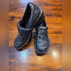 BOC Born Concept Peggy Blue Black Crocodile Skin Print Slip On Clog Shoes Size